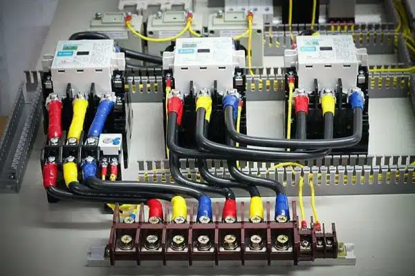Tủ động lực là gì? Các loại tủ điện động lực tu dong luc 5